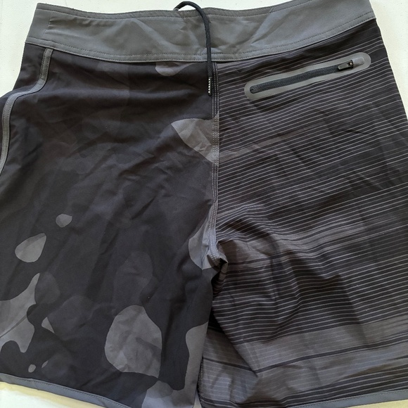 New mens Oakley board shorts - Picture 6 of 6
